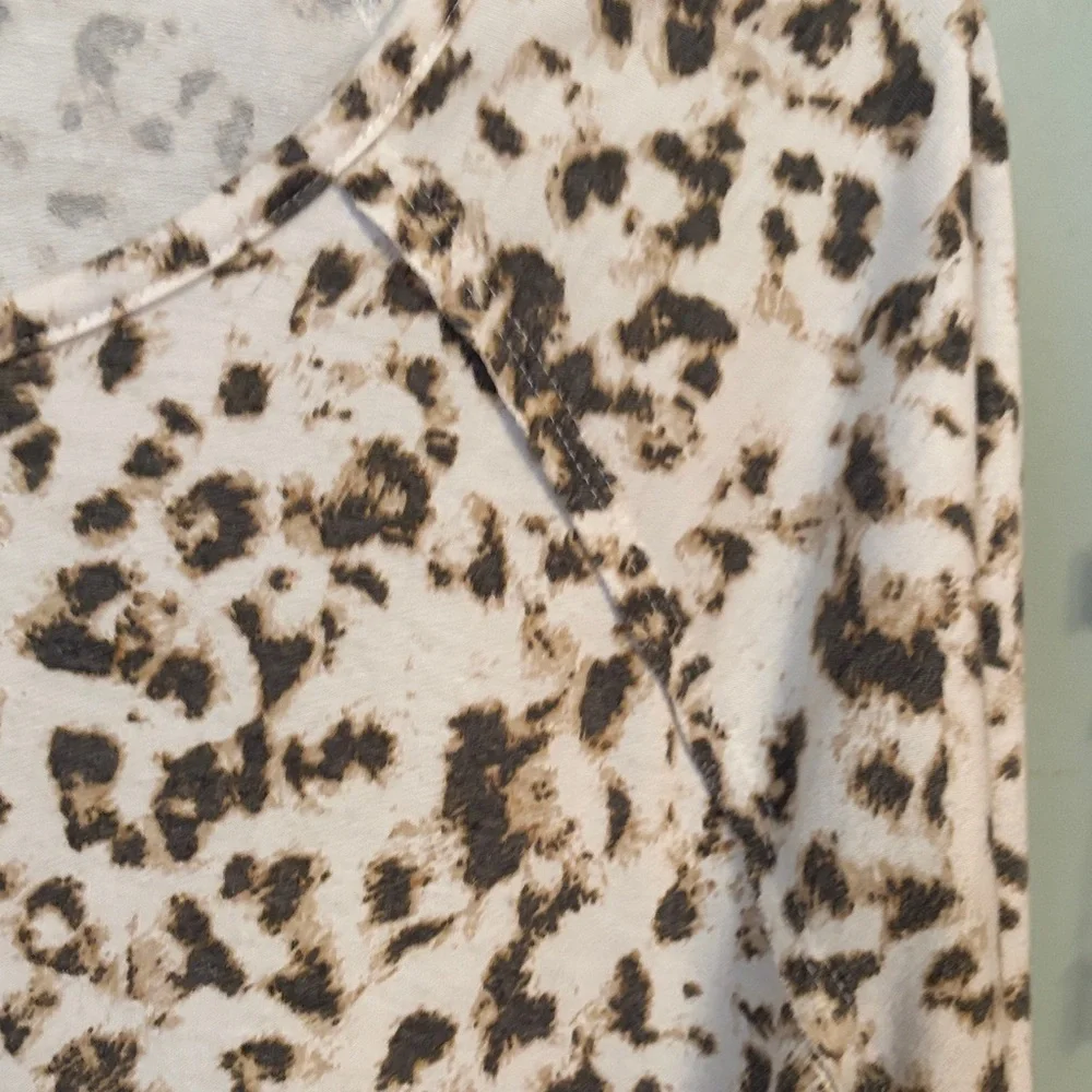 New Directions Cream and Brown Leopard Print Long Sleeve Top❤️3/20$ - Picture 5 of 8